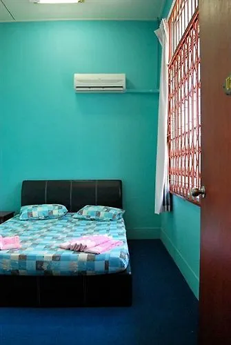 Отель Borneo Global Backpackers Кота-Кинабалу 2*,